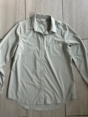 Athleta Urbanite Long Sleeve Button
Down Shirt XS